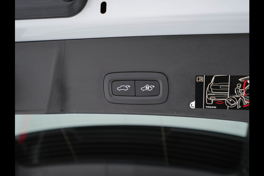 Volvo XC40 Recharge P8 AWD R-Design [ 3-Fase ] {SOH-89%} (INCL-BTW) *PANO | LEATHER-MICROFIBRE | DIGI-COCKPIT | FULL-LED | NAVI-FULLMAP | ECC | CARPLAY | PDC | KEYLESS | HEATED-SPORTSEATS | BLIS | PRIVACY-GLASS | 20"ALU*