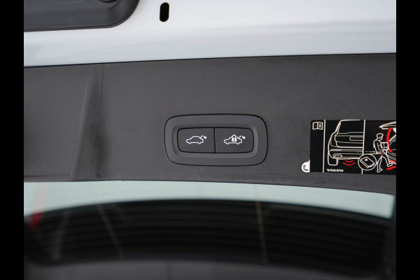 Volvo XC40 Recharge P8 AWD R-Design [ 3-Fase ] {SOH-89%} (INCL-BTW) *PANO | LEATHER-MICROFIBRE | DIGI-COCKPIT | FULL-LED | NAVI-FULLMAP | ECC | CARPLAY | PDC | KEYLESS | HEATED-SPORTSEATS | BLIS | PRIVACY-GLASS | 20"ALU*