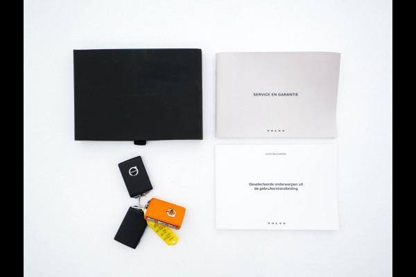 Volvo XC40 Recharge P8 AWD R-Design [ 3-Fase ] {SOH-89%} (INCL-BTW) *PANO | LEATHER-MICROFIBRE | DIGI-COCKPIT | FULL-LED | NAVI-FULLMAP | ECC | CARPLAY | PDC | KEYLESS | HEATED-SPORTSEATS | BLIS | PRIVACY-GLASS | 20"ALU*