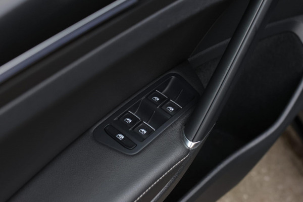 Volkswagen Golf 2.0 TSI 4Motion R *Pano*Dynaudio*DCC*Keyless*