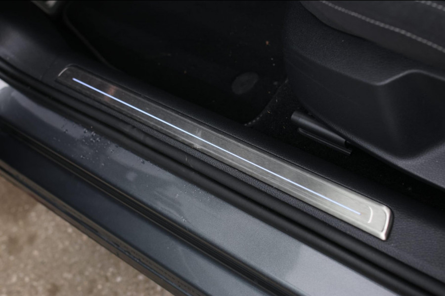 Volkswagen Golf 2.0 TSI 4Motion R *Pano*Dynaudio*DCC*Keyless*