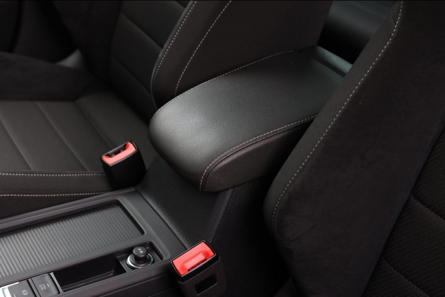 Volkswagen Golf 2.0 TSI 4Motion R *Pano*Dynaudio*DCC*Keyless*