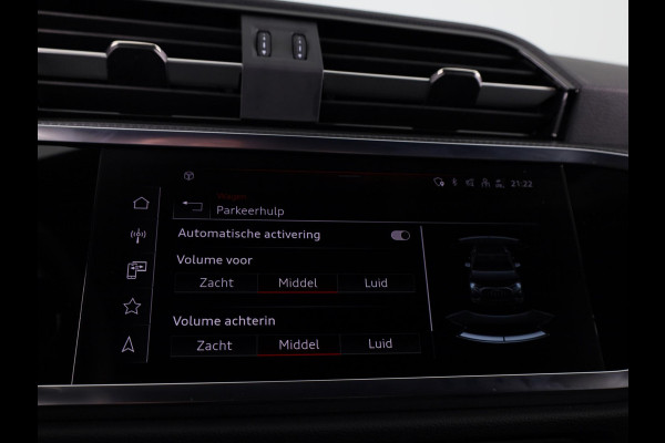 Audi Q3 35 TFSI S edition Competition 150pk| Verlengde garantie | Navigatie | Parkeercamera | 19 inch Lichtmetalen velgen | Apple Carplay/ Android Auto