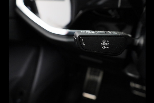 Audi Q3 35 TFSI S edition Competition 150pk| Verlengde garantie | Navigatie | Parkeercamera | 19 inch Lichtmetalen velgen | Apple Carplay/ Android Auto