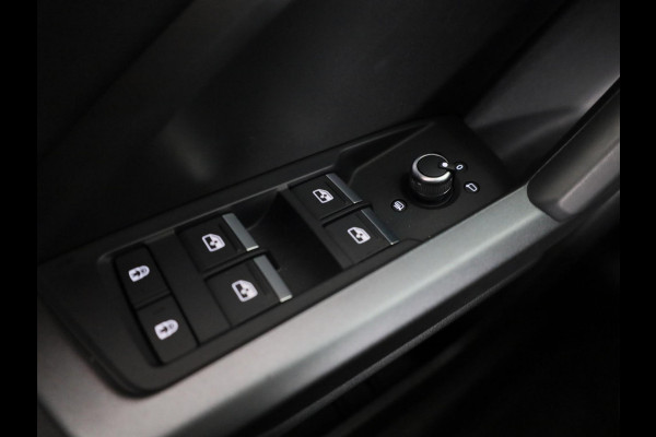 Audi Q3 35 TFSI S edition Competition 150pk| Verlengde garantie | Navigatie | Parkeercamera | 19 inch Lichtmetalen velgen | Apple Carplay/ Android Auto