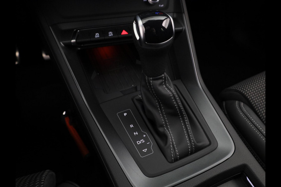 Audi Q3 35 TFSI S edition Competition 150pk| Verlengde garantie | Navigatie | Parkeercamera | 19 inch Lichtmetalen velgen | Apple Carplay/ Android Auto