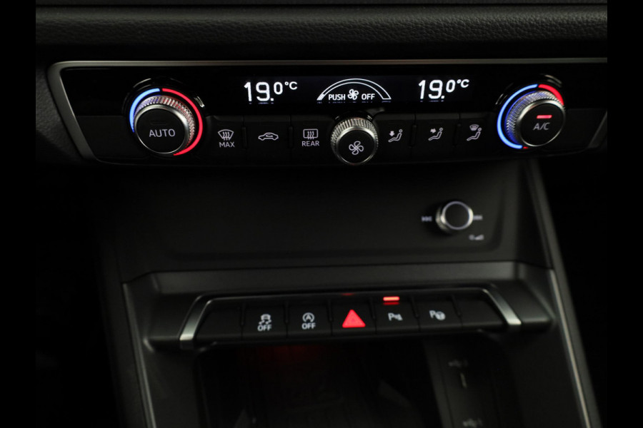 Audi Q3 35 TFSI S edition Competition 150pk| Verlengde garantie | Navigatie | Parkeercamera | 19 inch Lichtmetalen velgen | Apple Carplay/ Android Auto