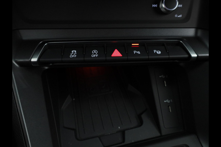 Audi Q3 35 TFSI S edition Competition 150pk| Verlengde garantie | Navigatie | Parkeercamera | 19 inch Lichtmetalen velgen | Apple Carplay/ Android Auto