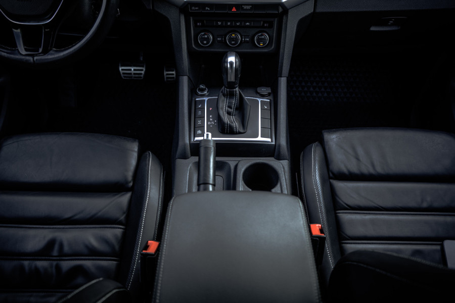 Volkswagen Amarok 3.0 TDI V6 L2H1 | 4Motion | Aventura | DC | 259 PK | Leder | Automaat | Schakelflippers