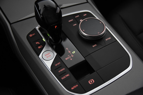 BMW 3-serie 330e Touring *1ste Eigenaar*Leer*Navigatie*