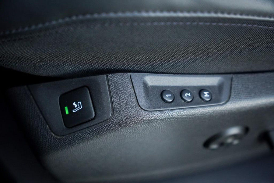Peugeot 3008 1.6 HYbrid4 300 Première Pack Avantage GT / Pano / Stoelverwarming / Leder / Massage