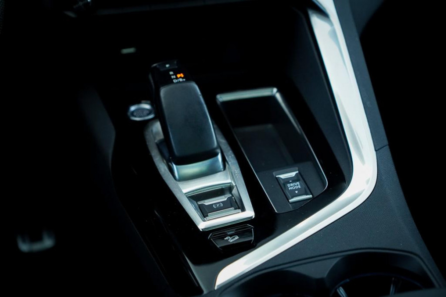 Peugeot 3008 1.6 HYbrid4 300 Première Pack Avantage GT / Pano / Stoelverwarming / Leder / Massage