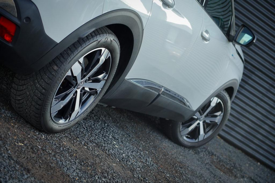 Peugeot 3008 1.6 HYbrid4 300 Première Pack Avantage GT / Pano / Stoelverwarming / Leder / Massage