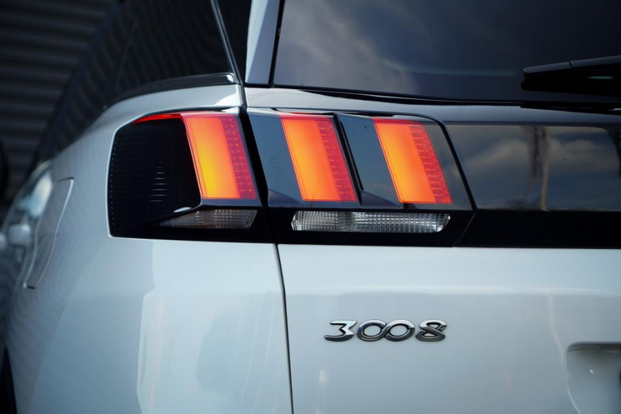 Peugeot 3008 1.6 HYbrid4 300 Première Pack Avantage GT / Pano / Stoelverwarming / Leder / Massage