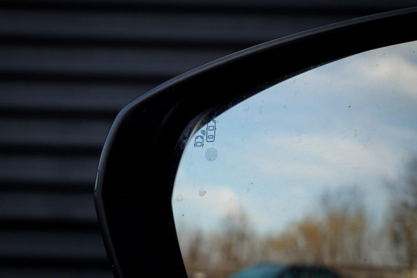 Peugeot 3008 1.6 HYbrid4 300 Première Pack Avantage GT / Pano / Stoelverwarming / Leder / Massage