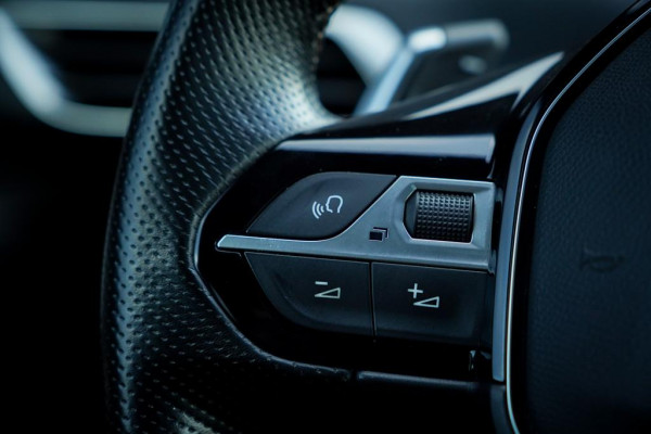 Peugeot 3008 1.6 HYbrid4 300 Première Pack Avantage GT / Pano / Stoelverwarming / Leder / Massage