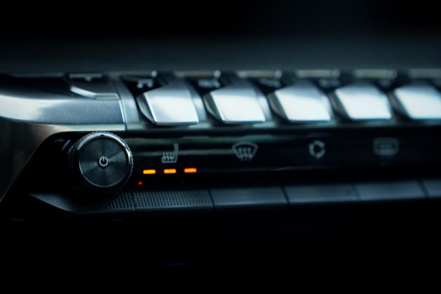 Peugeot 3008 1.6 HYbrid4 300 Première Pack Avantage GT / Pano / Stoelverwarming / Leder / Massage