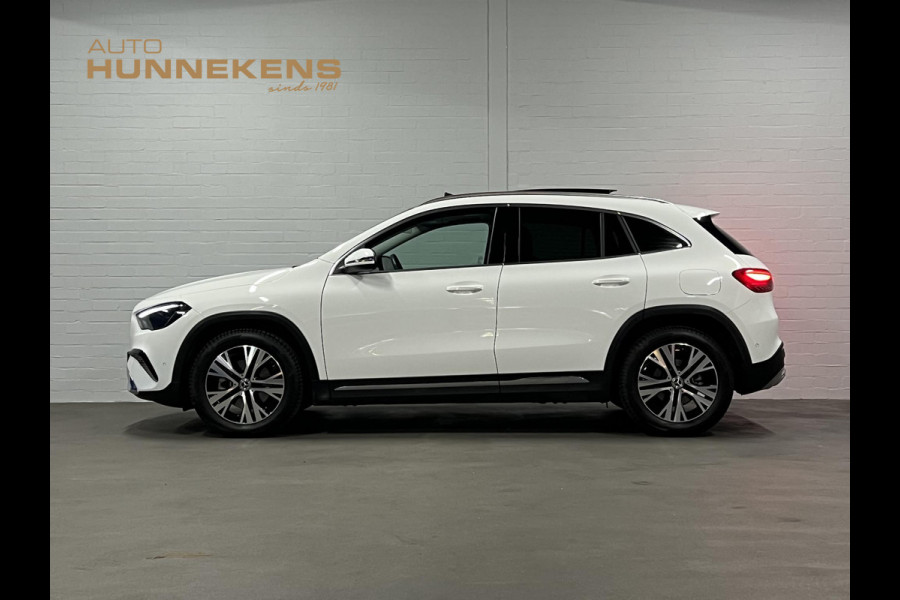 Mercedes-Benz GLA 180 Trekhaak | Open dak | Cruise control | Navigatie | Stoel-/stuurverwarming | Achteruitrij camera