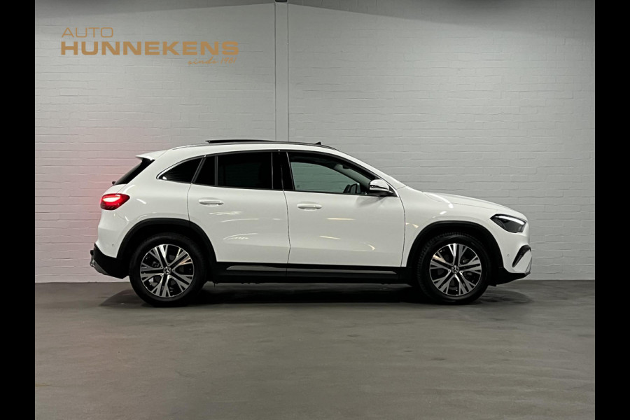 Mercedes-Benz GLA 180 Trekhaak | Open dak | Cruise control | Navigatie | Stoel-/stuurverwarming | Achteruitrij camera
