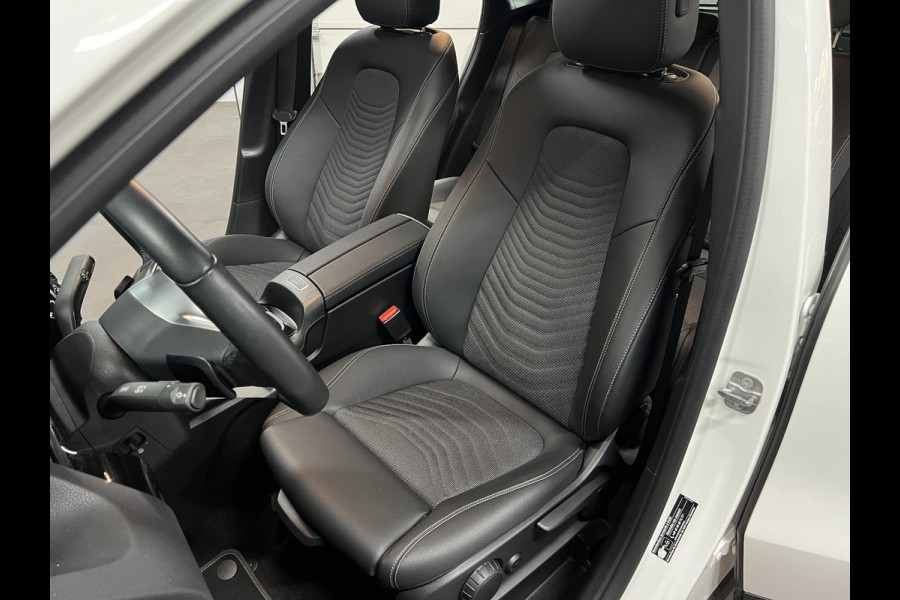Mercedes-Benz GLA 180 Trekhaak | Open dak | Cruise control | Navigatie | Stoel-/stuurverwarming | Achteruitrij camera