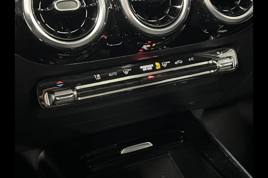 Mercedes-Benz GLA 180 Trekhaak | Open dak | Cruise control | Navigatie | Stoel-/stuurverwarming | Achteruitrij camera