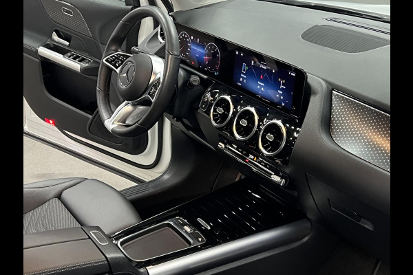 Mercedes-Benz GLA 180 Trekhaak | Open dak | Cruise control | Navigatie | Stoel-/stuurverwarming | Achteruitrij camera