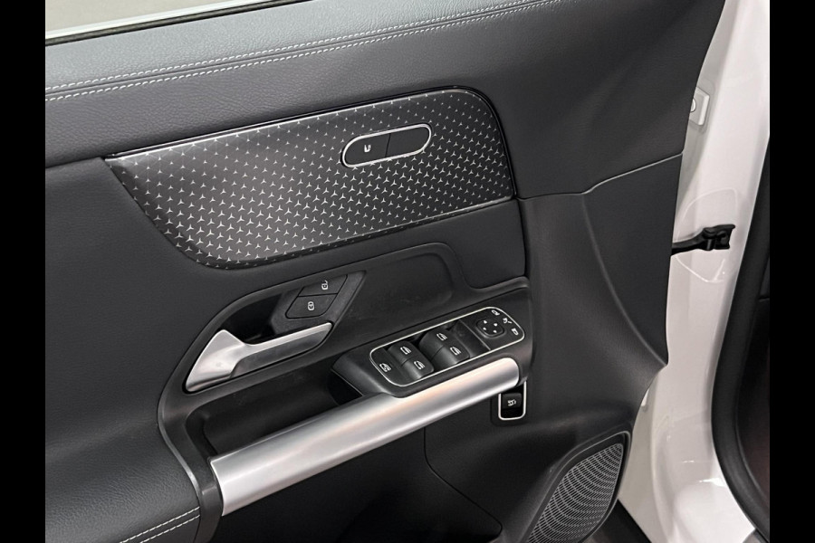 Mercedes-Benz GLA 180 Trekhaak | Open dak | Cruise control | Navigatie | Stoel-/stuurverwarming | Achteruitrij camera