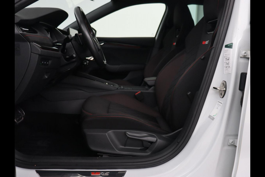 Škoda Octavia 1.4 TSI RS iV PHEV | Stoelverwarming | Head-Up | Matrix LED | Sfeerverlichting | Adaptive cruise | Side Assist | Carplay | Sportstoelen | Achterbankverwarming | Camera | Navigatie | Plug In