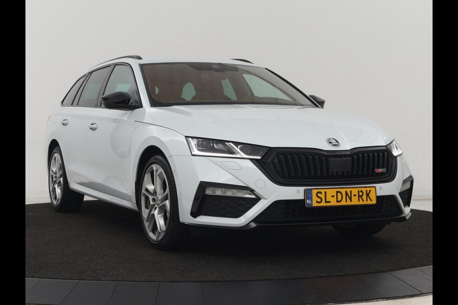 Škoda Octavia 1.4 TSI RS iV PHEV | Stoelverwarming | Head-Up | Matrix LED | Sfeerverlichting | Adaptive cruise | Side Assist | Carplay | Sportstoelen | Achterbankverwarming | Camera | Navigatie | Plug In