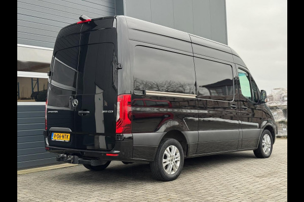 Mercedes-Benz Sprinter 319 3.0 CDI V6 L2H2 Automaat | Navi | Cruise | LED | Airco | Lichtmetaal | Trekhaak 3500KG | PDC | Camera