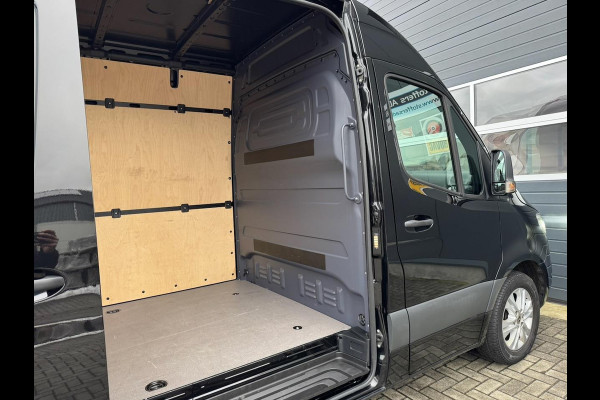 Mercedes-Benz Sprinter 319 3.0 CDI V6 L2H2 Automaat | Navi | Cruise | LED | Airco | Lichtmetaal | Trekhaak 3500KG | PDC | Camera