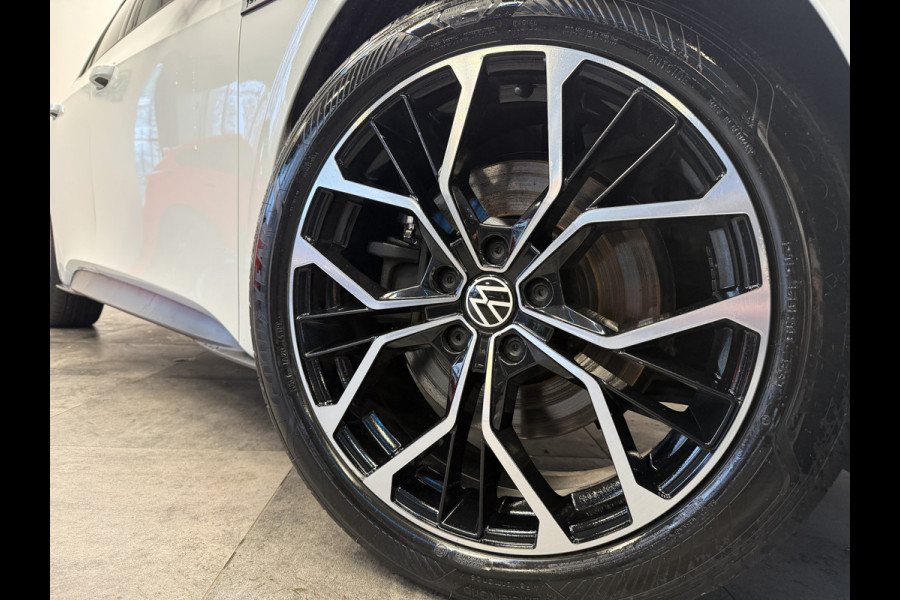 Volkswagen ID.3 First 58 kWh Adaptive-Cruise Full-led Navigatie Trekhaak 24 maanden garantie mogelijk (*vraag naar de voorwaarden)