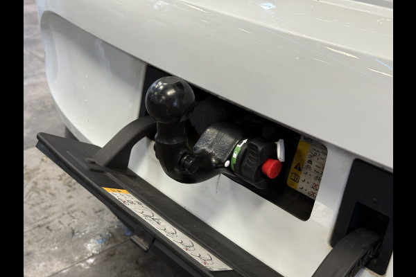 Volkswagen ID.3 First 58 kWh Adaptive-Cruise Full-led Navigatie Trekhaak 24 maanden garantie mogelijk (*vraag naar de voorwaarden)