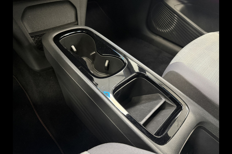 Volkswagen ID.3 First 58 kWh Adaptive-Cruise Full-led Navigatie Trekhaak 24 maanden garantie mogelijk (*vraag naar de voorwaarden)