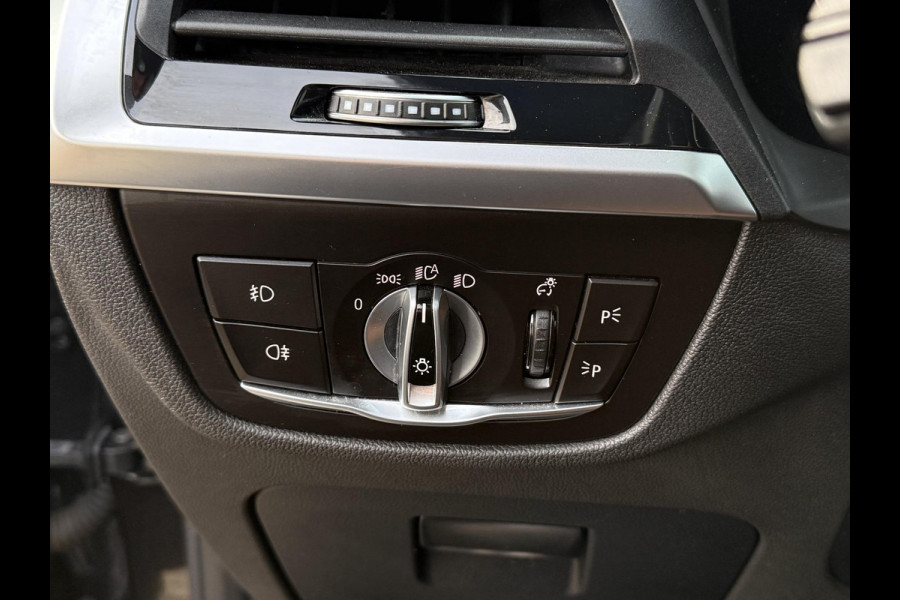 BMW X3 xDrive30e M SPORT | LEDER | PANORAMA | SAFETY PAKKET | HEAD UP | TREKHAAK |