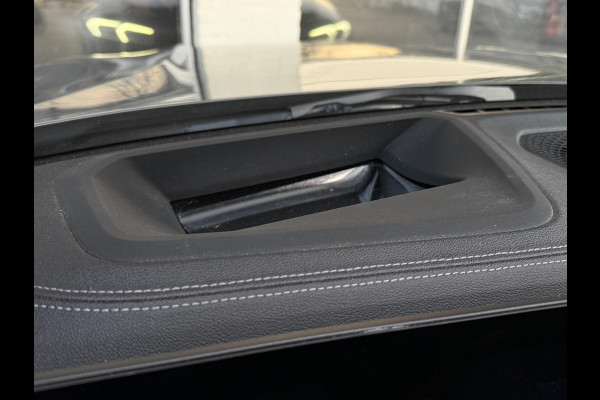 BMW 3-serie 320e M SPORT | 19 INCH VELGEN | PANORAMA | M SPORT REMMEN | TREKHAAK | ELEKTR. STOELEN MEMORY |