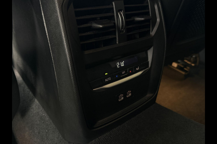 BMW 3-serie 320e M SPORT | 19 INCH VELGEN | PANORAMA | M SPORT REMMEN | TREKHAAK | ELEKTR. STOELEN MEMORY |