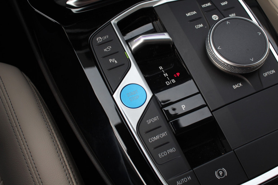 BMW iX3 High Executive 80 kWh / Trekhaak / Panoramadak / 360Camera / Head-up / Laser LED / Harman Kardon / ACC / Keyless / Dodehoek / DAB