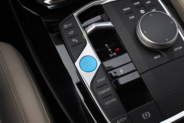 BMW iX3 High Executive 80 kWh / Trekhaak / Panoramadak / 360Camera / Head-up / Laser LED / Harman Kardon / ACC / Keyless / Dodehoek / DAB