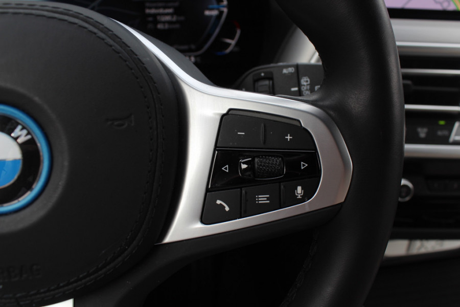 BMW iX3 High Executive 80 kWh / Trekhaak / Panoramadak / 360Camera / Head-up / Laser LED / Harman Kardon / ACC / Keyless / Dodehoek / DAB