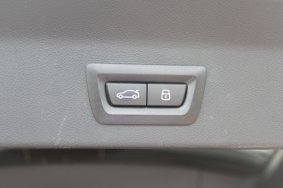 BMW iX3 High Executive 80 kWh / Trekhaak / Panoramadak / 360Camera / Head-up / Laser LED / Harman Kardon / ACC / Keyless / Dodehoek / DAB