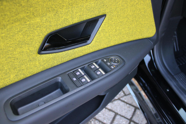 Renault 5 150PK COMFORT RANGE ICONIC CINQ 52 kWh | NAVIGATIE SYSTEEM MET GOOGLE INTERGRATIE | HARMAN KARDON PREMIUM AUDIO | FULL LED KOPLAMPEN MET MICRO-OPTICS EN FRANSE VLAG | 10"R-LINK MULTIMEDIA | 18"GRONO LICHTMETALEN VELGEN | WARM TITANIUM DAKLIJSTEN | ELEKTRISCH VERWARMDE VOOR STOELEN / STUUR | BESTUURDERSSTOEL MET ELEKTRISCH VERSTELBARE LENDESTEUN | AUTOMATISCH INPARKEREN | FLANK GUARD PROTECTION | ADAPTIEVE CRUISE CONTROL MET STOP & GO | ACHTERUITRIJCAMERA | PRIVATIE GLASS | SFEERVERLICHTING IN DIVERSE KLEUREN |