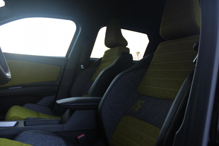 Renault 5 150PK COMFORT RANGE ICONIC CINQ 52 kWh | NAVIGATIE SYSTEEM MET GOOGLE INTERGRATIE | HARMAN KARDON PREMIUM AUDIO | FULL LED KOPLAMPEN MET MICRO-OPTICS EN FRANSE VLAG | 10"R-LINK MULTIMEDIA | 18"GRONO LICHTMETALEN VELGEN | WARM TITANIUM DAKLIJSTEN | ELEKTRISCH VERWARMDE VOOR STOELEN / STUUR | BESTUURDERSSTOEL MET ELEKTRISCH VERSTELBARE LENDESTEUN | AUTOMATISCH INPARKEREN | FLANK GUARD PROTECTION | ADAPTIEVE CRUISE CONTROL MET STOP & GO | ACHTERUITRIJCAMERA | PRIVATIE GLASS | SFEERVERLICHTING IN DIVERSE KLEUREN |