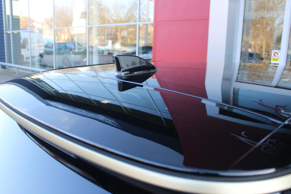 Renault 5 150PK COMFORT RANGE ICONIC CINQ 52 kWh | NAVIGATIE SYSTEEM MET GOOGLE INTERGRATIE | HARMAN KARDON PREMIUM AUDIO | FULL LED KOPLAMPEN MET MICRO-OPTICS EN FRANSE VLAG | 10"R-LINK MULTIMEDIA | 18"GRONO LICHTMETALEN VELGEN | WARM TITANIUM DAKLIJSTEN | ELEKTRISCH VERWARMDE VOOR STOELEN / STUUR | BESTUURDERSSTOEL MET ELEKTRISCH VERSTELBARE LENDESTEUN | AUTOMATISCH INPARKEREN | FLANK GUARD PROTECTION | ADAPTIEVE CRUISE CONTROL MET STOP & GO | ACHTERUITRIJCAMERA | PRIVATIE GLASS | SFEERVERLICHTING IN DIVERSE KLEUREN |