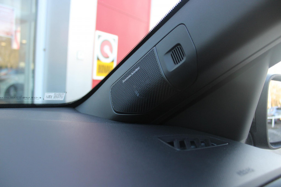 Renault 5 150PK COMFORT RANGE ICONIC CINQ 52 kWh | NAVIGATIE SYSTEEM MET GOOGLE INTERGRATIE | HARMAN KARDON PREMIUM AUDIO | FULL LED KOPLAMPEN MET MICRO-OPTICS EN FRANSE VLAG | 10"R-LINK MULTIMEDIA | 18"GRONO LICHTMETALEN VELGEN | WARM TITANIUM DAKLIJSTEN | ELEKTRISCH VERWARMDE VOOR STOELEN / STUUR | BESTUURDERSSTOEL MET ELEKTRISCH VERSTELBARE LENDESTEUN | AUTOMATISCH INPARKEREN | FLANK GUARD PROTECTION | ADAPTIEVE CRUISE CONTROL MET STOP & GO | ACHTERUITRIJCAMERA | PRIVATIE GLASS | SFEERVERLICHTING IN DIVERSE KLEUREN |