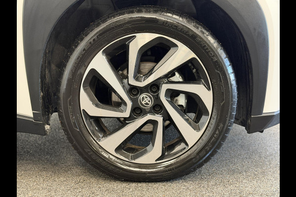 Toyota Aygo X 1.0 VVT-i Automaat Pulse | Navigatie | Apple Carplay/Android Auto | Camera | 17" Lichtmetalen Velgen | Climate Control | Adaptive Cruise Control | Two Tone