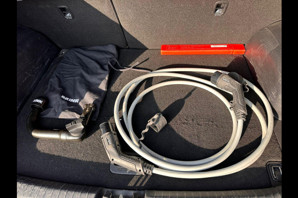 Kia e-Niro ExecutiveLine 64 kWh | SOH: 95.7% | 3 Fase | Trekhaak | Leder | Adaptive Cc | Blindspot | Memory-seat |