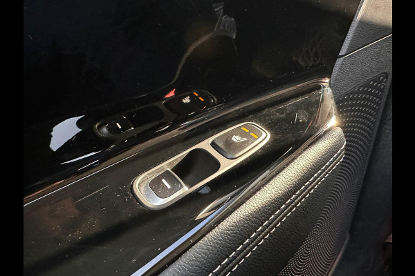 Kia e-Niro ExecutiveLine 64 kWh | SOH: 95.7% | 3 Fase | Trekhaak | Leder | Adaptive Cc | Blindspot | Memory-seat |