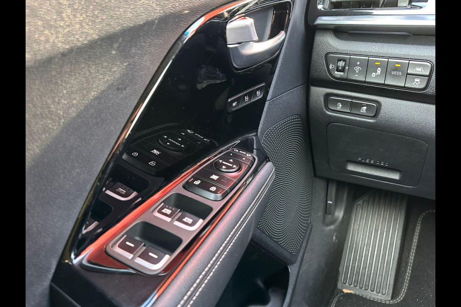 Kia e-Niro ExecutiveLine 64 kWh | SOH: 95.7% | 3 Fase | Trekhaak | Leder | Adaptive Cc | Blindspot | Memory-seat |
