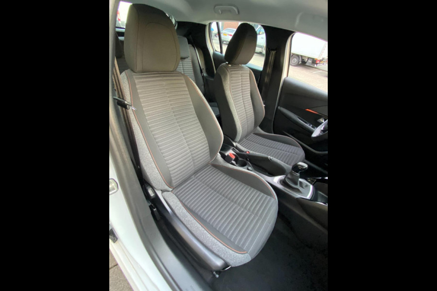 Peugeot 208 1.2 PureTech Active Pack 27.000 KM - Apple CarPlay / Navigatie I Airco I LED I Sport velgen I Dealer onderhouden